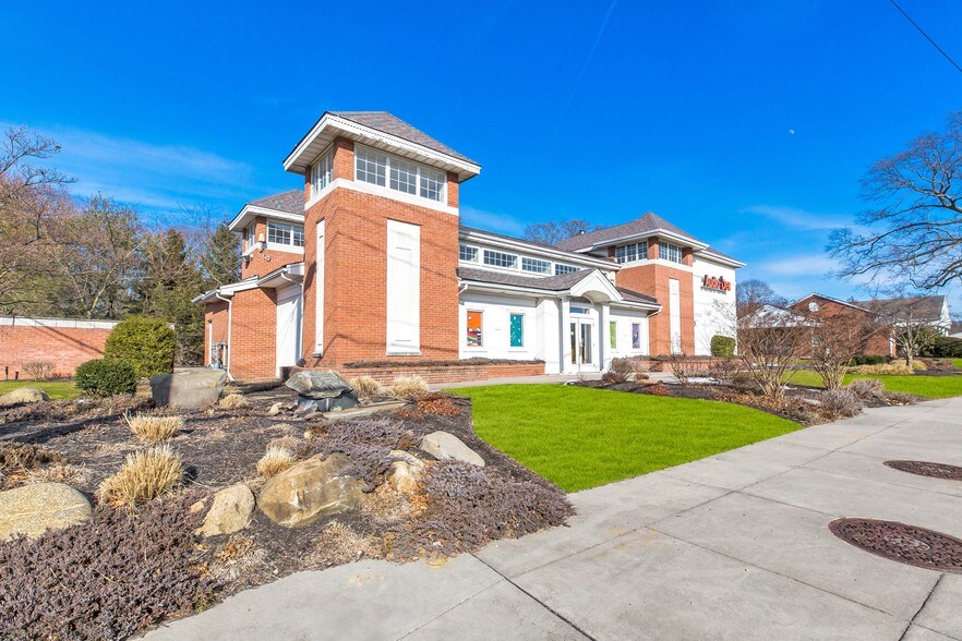 More Photos Of 2845 Middle Country Rd, Lake Grove Storefront Retail Office For Sale