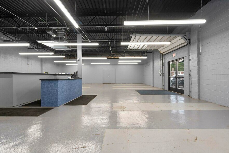 More Photos Of 1191 Main St, East Hartford Storefront Retail Office For Lease