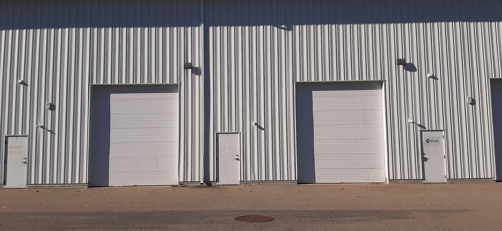 More Photos Of 99 Ledge Rd, Seabrook Warehouse For Lease