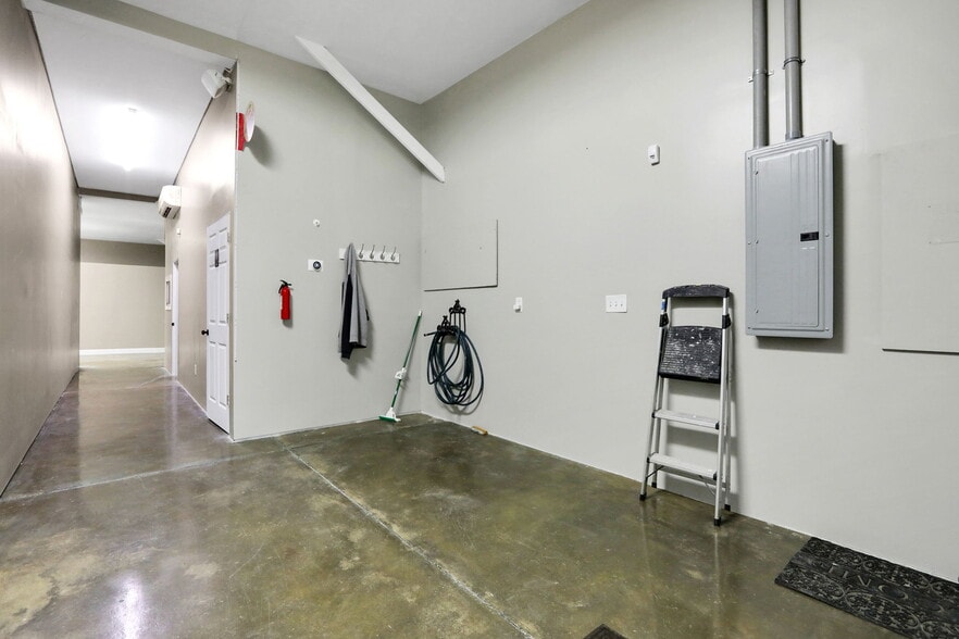 More Photos Of 269 Stone Schoolhouse Rd, Bloomingburg Warehouse For Sale