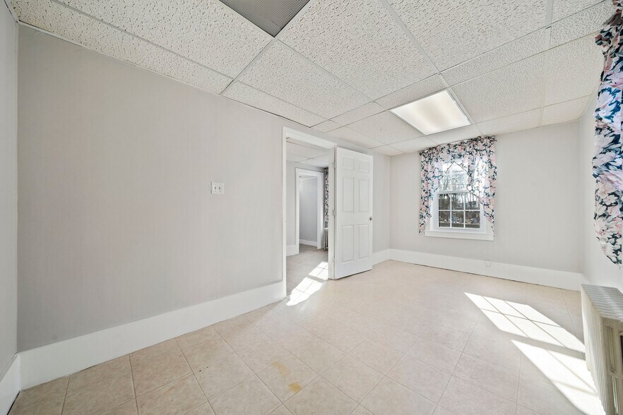 More Photos Of 17 North Ave, Rockland Apartments For Sale