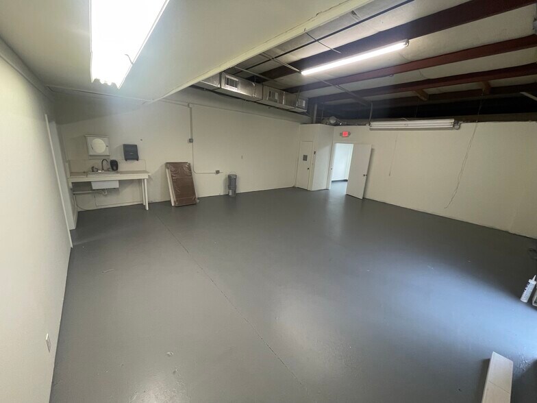 More Photos Of 1930 Airport Industrial Park Dr, Marietta Distribution For Lease