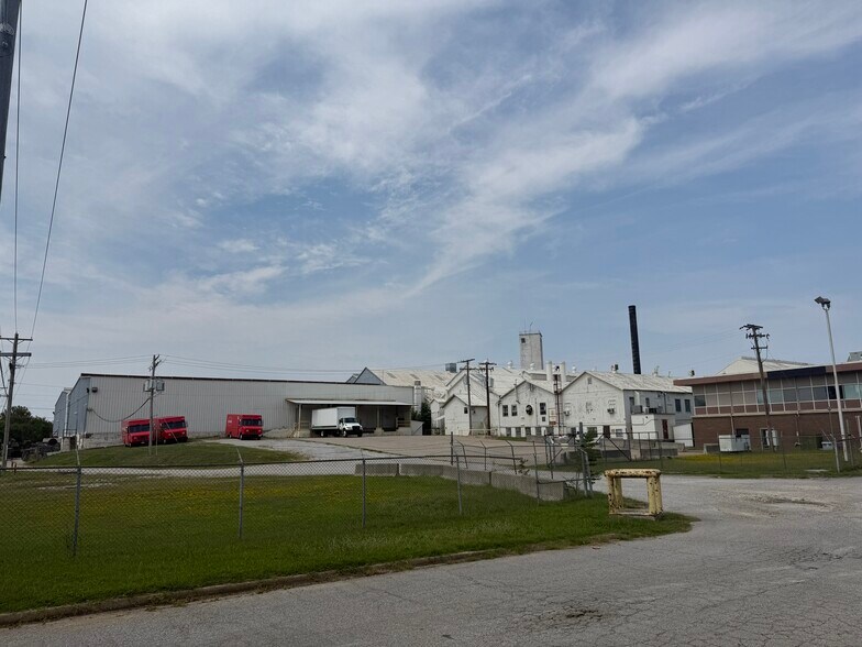Primary Photo Of 620 S Linden St, Sapulpa Manufacturing For Sale