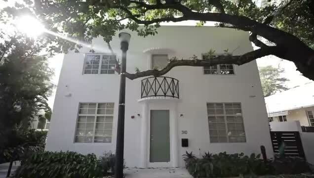 Primary Photo Of 310 Meridian Ave, Miami Beach Hotel For Sale
