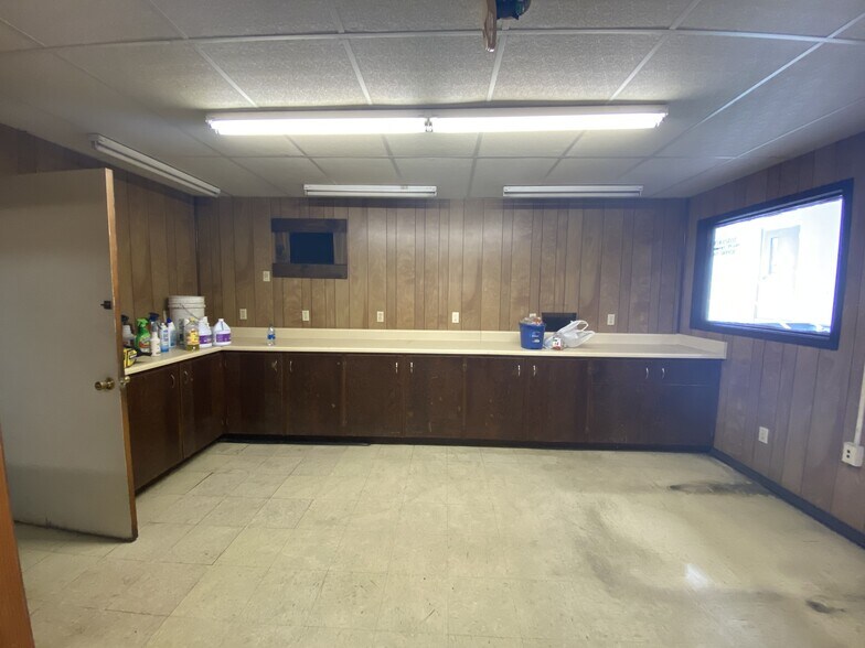 More Photos Of 410 Washington St, Cantonment Manufacturing For Lease