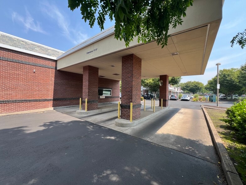More Photos Of 2850 Crescent Ave, Eugene General Retail For Lease