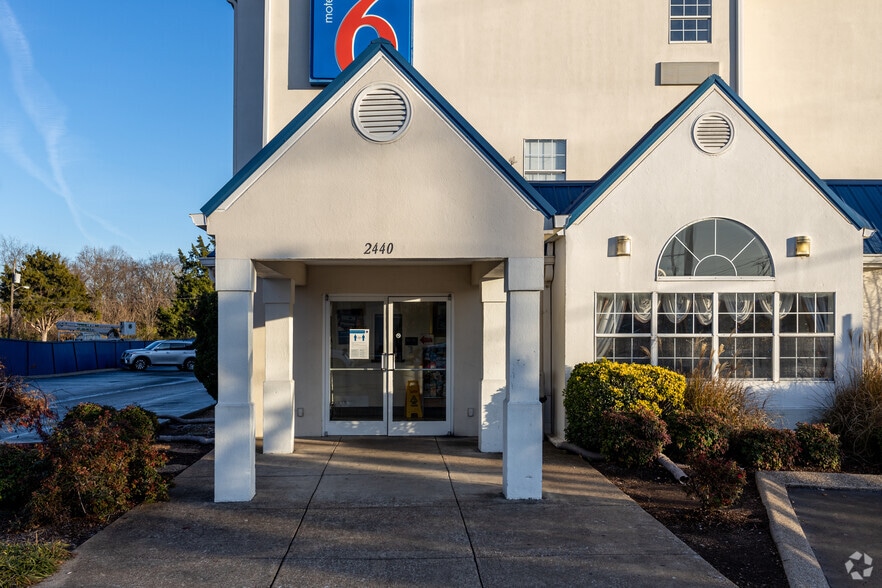 More Photos Of 2440 Williams St, Chattanooga Hotel For Sale