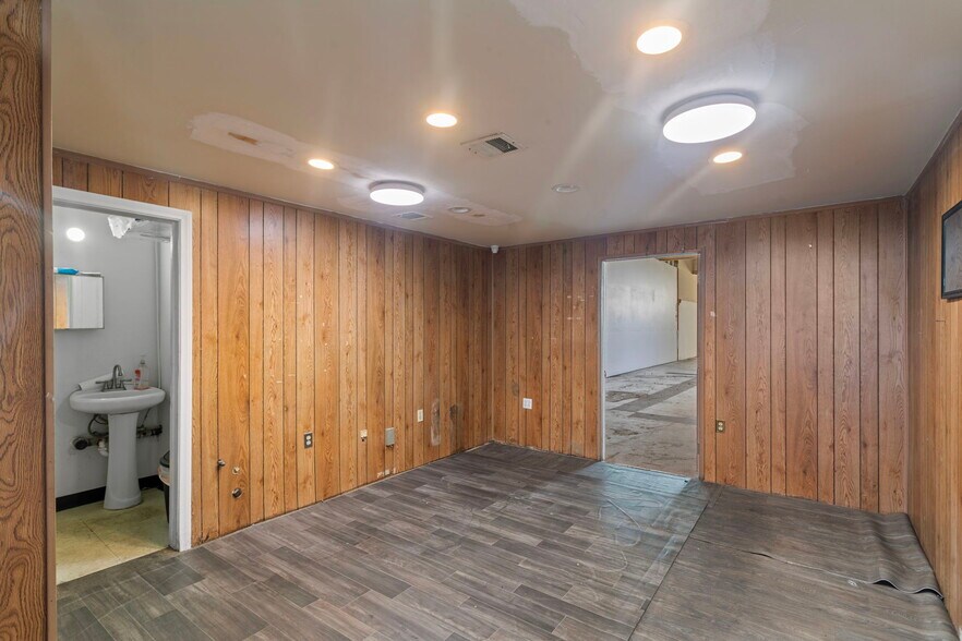 More Photos Of 4260 W Artesia Ave, Fullerton Warehouse For Sale