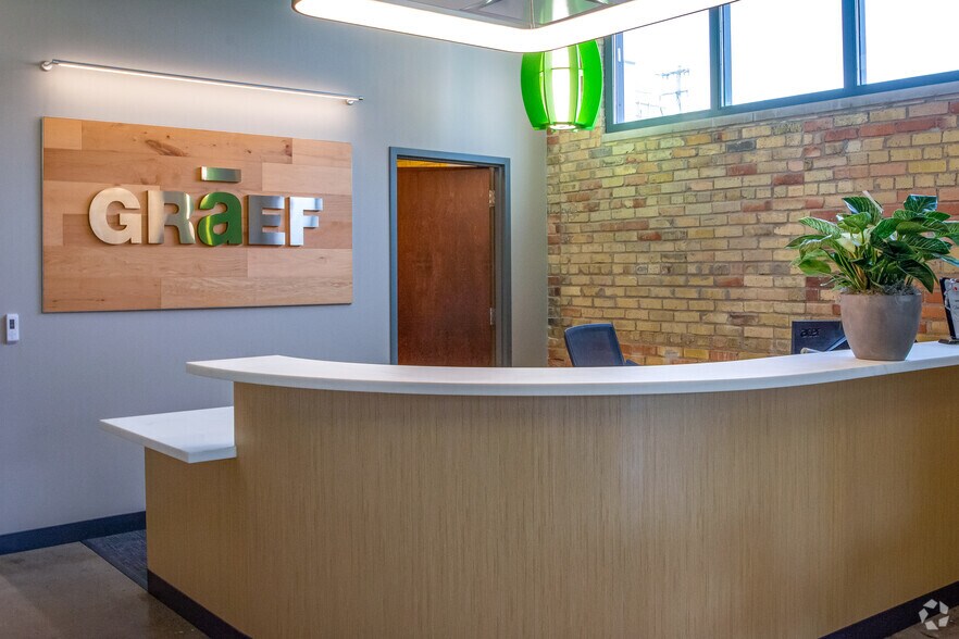 More Photos Of 118 S Adams St, Green Bay Office For Lease