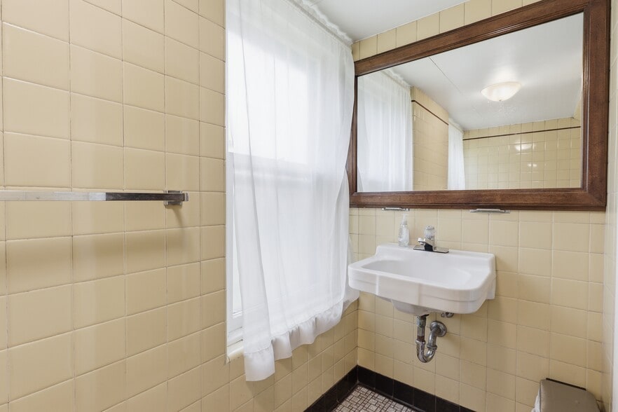 More Photos Of 193 Elk St, Buffalo Religious Facility For Sale