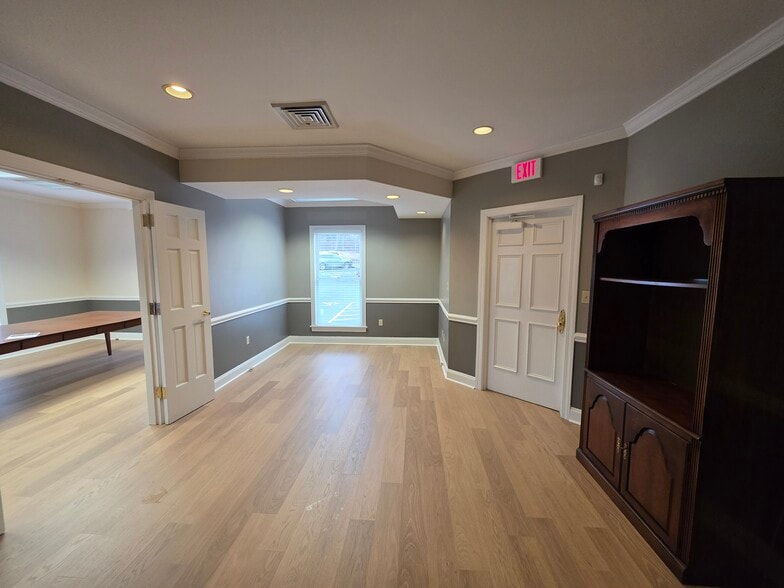 More Photos Of 109C Laurens Rd, Greenville Office Residential For Lease