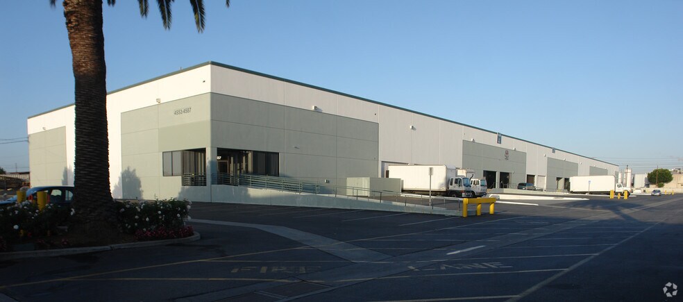 More Photos Of 4559-4587 Maywood Ave, Vernon Warehouse For Lease