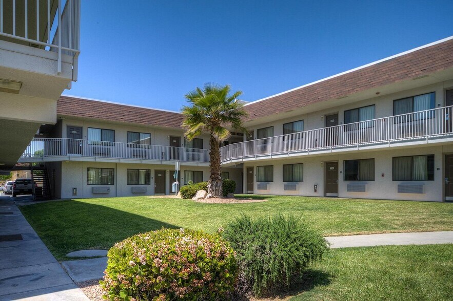 More Photos Of 11049 W Gateway Blvd, El Paso Hotel For Sale