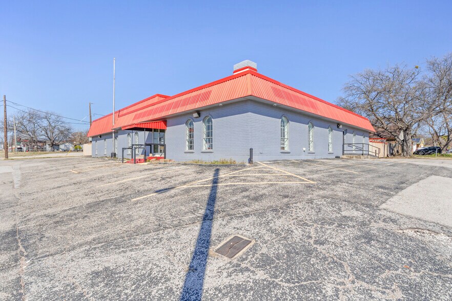 More Photos Of 8620 Clifford St, Fort Worth Restaurant For Sale