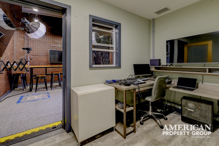 More Photos Of 520 Colonia Ln E, Nokomis Showroom For Sale