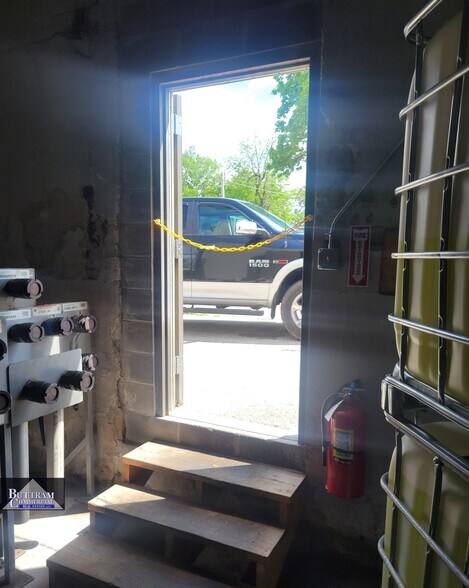 More Photos Of 1301 S Virginia Ave, Joplin Warehouse For Sale