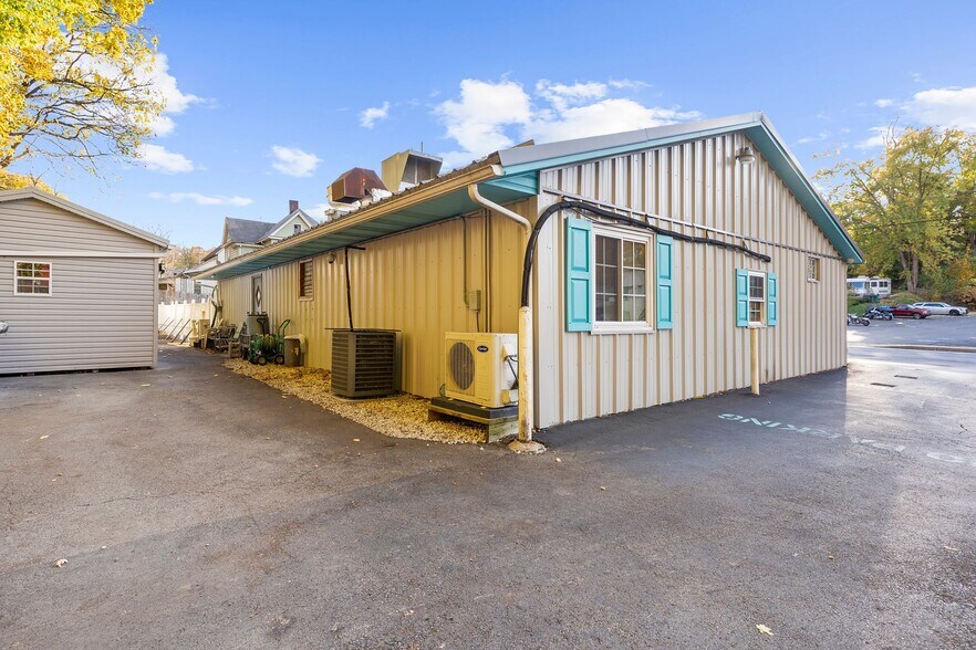 More Photos Of 45 S Walnut St, Sharpsville General Retail For Sale