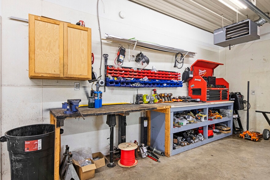More Photos Of 981 Blue Star Dr, Traverse City Auto Repair For Sale