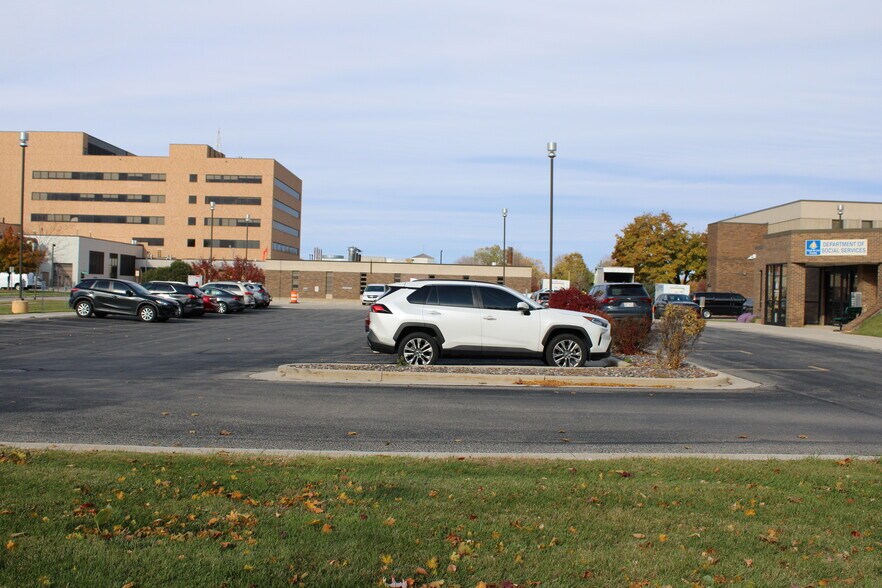 More Photos Of 459 E 1st St, Fond Du Lac Medical For Lease