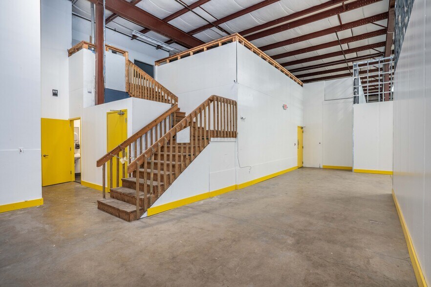 More Photos Of 299 Industrial Ln, Torrington Distribution For Lease