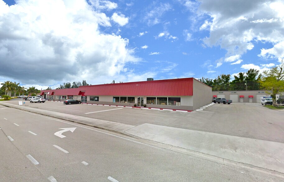 More Photos Of 3700-3758 SE Dixie Hwy, Stuart General Retail For Lease