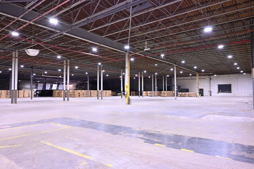 More Photos Of 900-1000 Tyrone Pike, Versailles Manufacturing For Lease