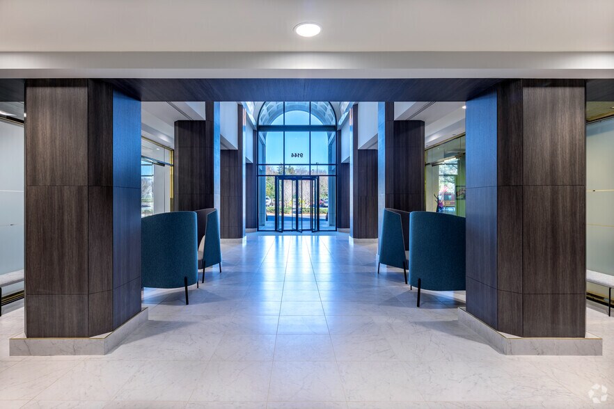 More Photos Of 9144 Arrowpoint Blvd, Charlotte Office For Sale