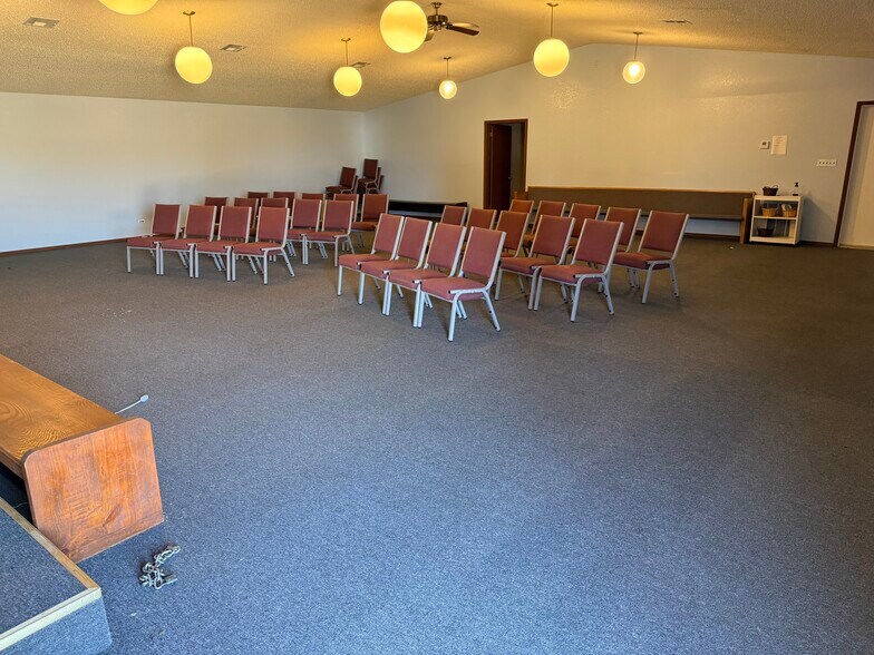 More Photos Of 42507 Garretts Lake Rd, Shawnee Flex For Sale