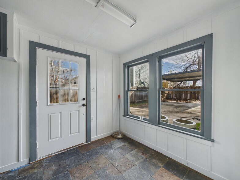 More Photos Of 1334 W 21st St, Houston Flex For Lease