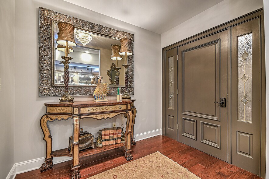More Photos Of 220 Broad St, Kingsport Flex For Sale
