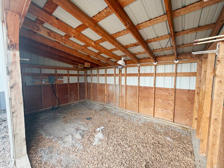 More Photos Of 1415 E Railroad St, Laurel Warehouse For Lease