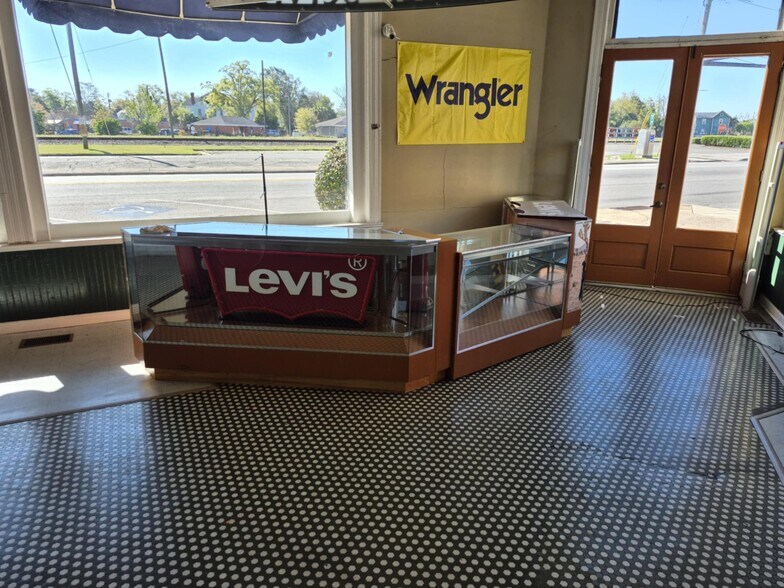 More Photos Of 402 Plant Ave, Waycross Office For Lease