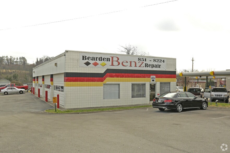 Primary Photo Of 5718 Kingston Pike, Knoxville Auto Repair For Lease