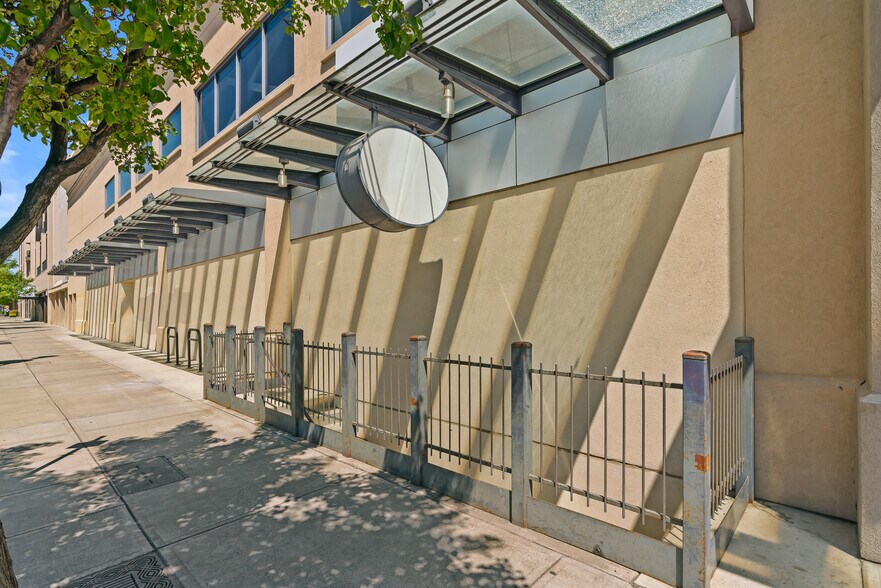 More Photos Of 301 E Yakima Ave, Yakima Office For Sale