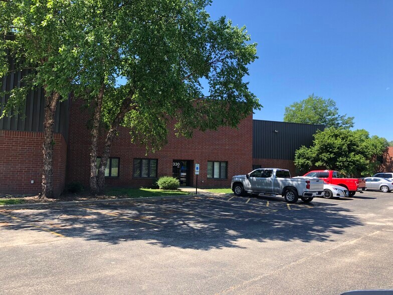 More Photos Of 1300 W Washington St, West Chicago Warehouse For Lease