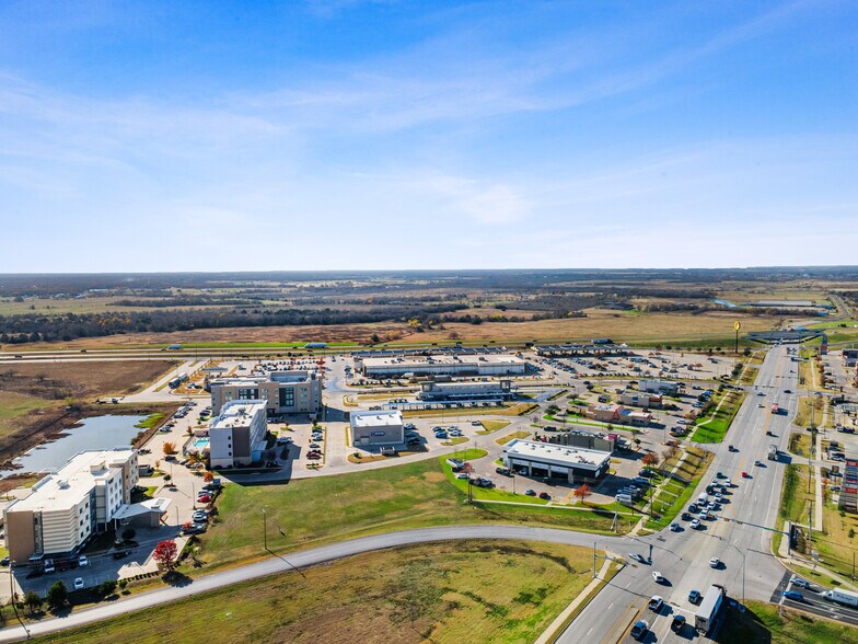 More Photos Of 214 Market Center Dr, Terrell Freestanding For Sale