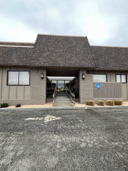 More Photos Of 26365 Carmel Rancho Blvd, Carmel Medical For Lease