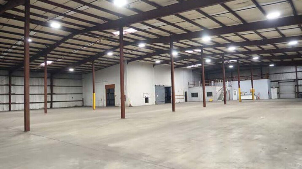 More Photos Of 6507 N 54th St, Tampa Warehouse For Lease