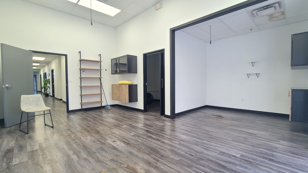 More Photos Of 15720 N Greenway-Hayden Loop, Scottsdale Office For Lease