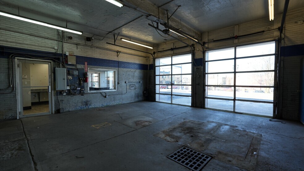More Photos Of 1105 Wheeling Ave, Cambridge Auto Repair For Sale