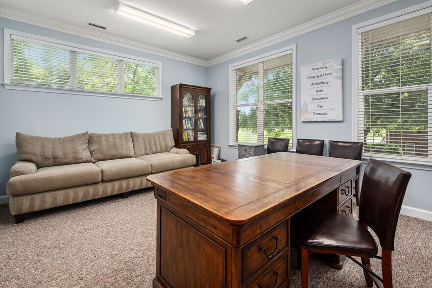 More Photos Of 705-711 Peninsula Dr, Davidson Office For Sale