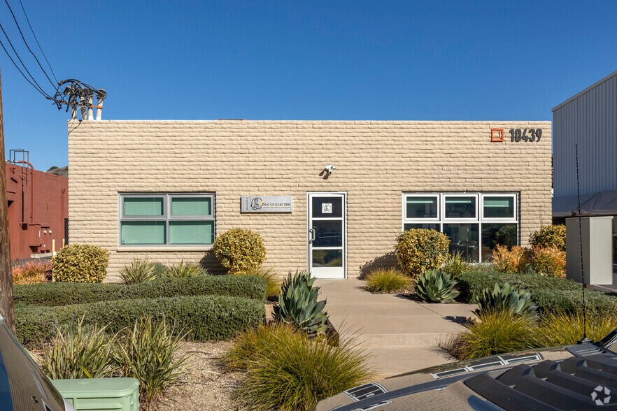 More Photos Of 10451-10455 Roselle St, San Diego Unknown For Lease