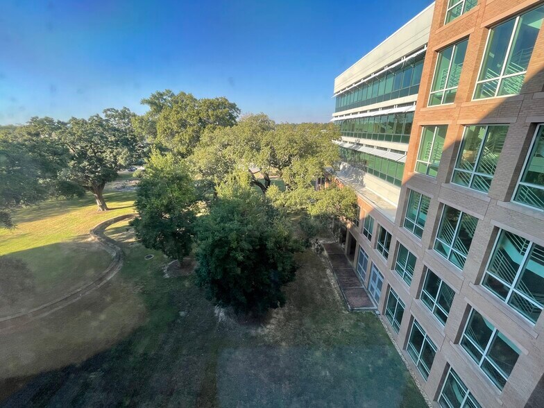 More Photos Of 1 Energy Pl, Pensacola Office For Lease