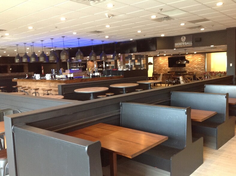 More Photos Of 74 Turnpike Sq, Milford Restaurant For Lease