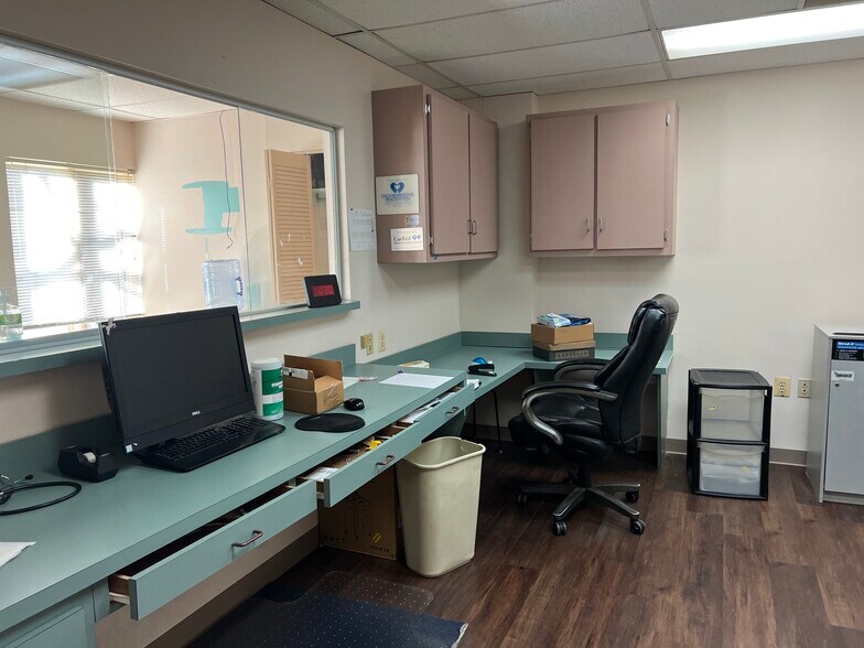 More Photos Of 7221-7231 Hanover Pky, Greenbelt Medical For Sale