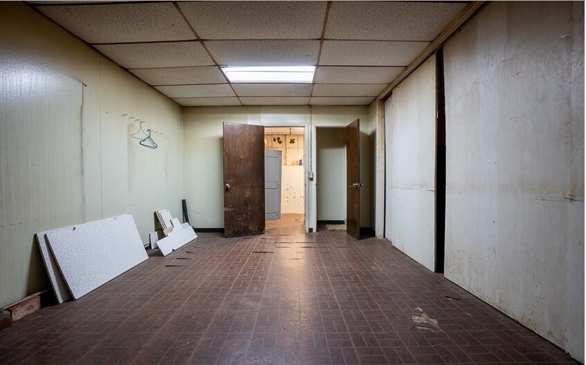 More Photos Of 227 S Philadelphia Ave, Shawnee Warehouse For Sale