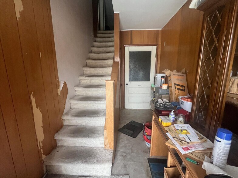 More Photos Of 407 N Main St, Valentine Loft Creative Space For Sale