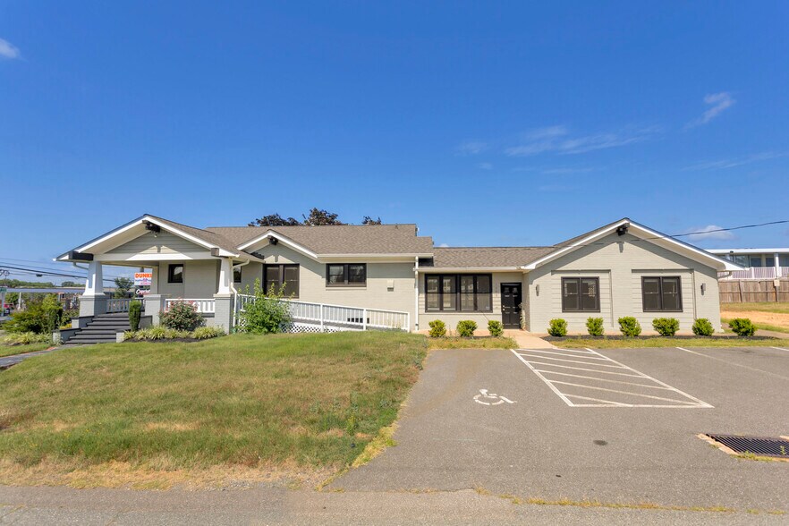 Primary Photo Of 1000 Oakwood St, Fredericksburg Office For Sale