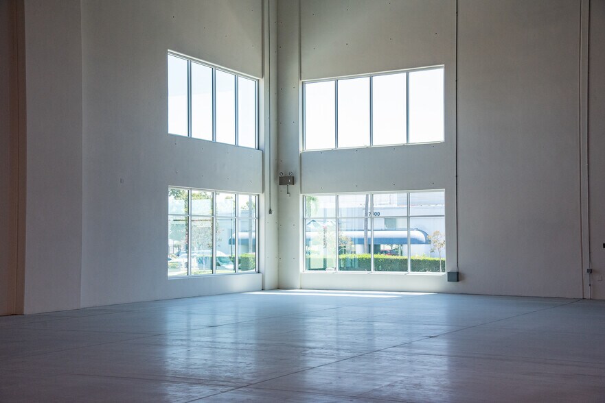 More Photos Of 17451 Von Karman Ave, Irvine Warehouse For Lease