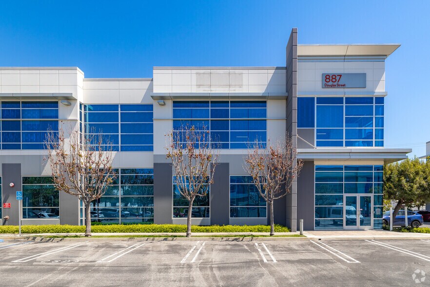 More Photos Of 887-889 N Douglas St, El Segundo Loft Creative Space For Lease